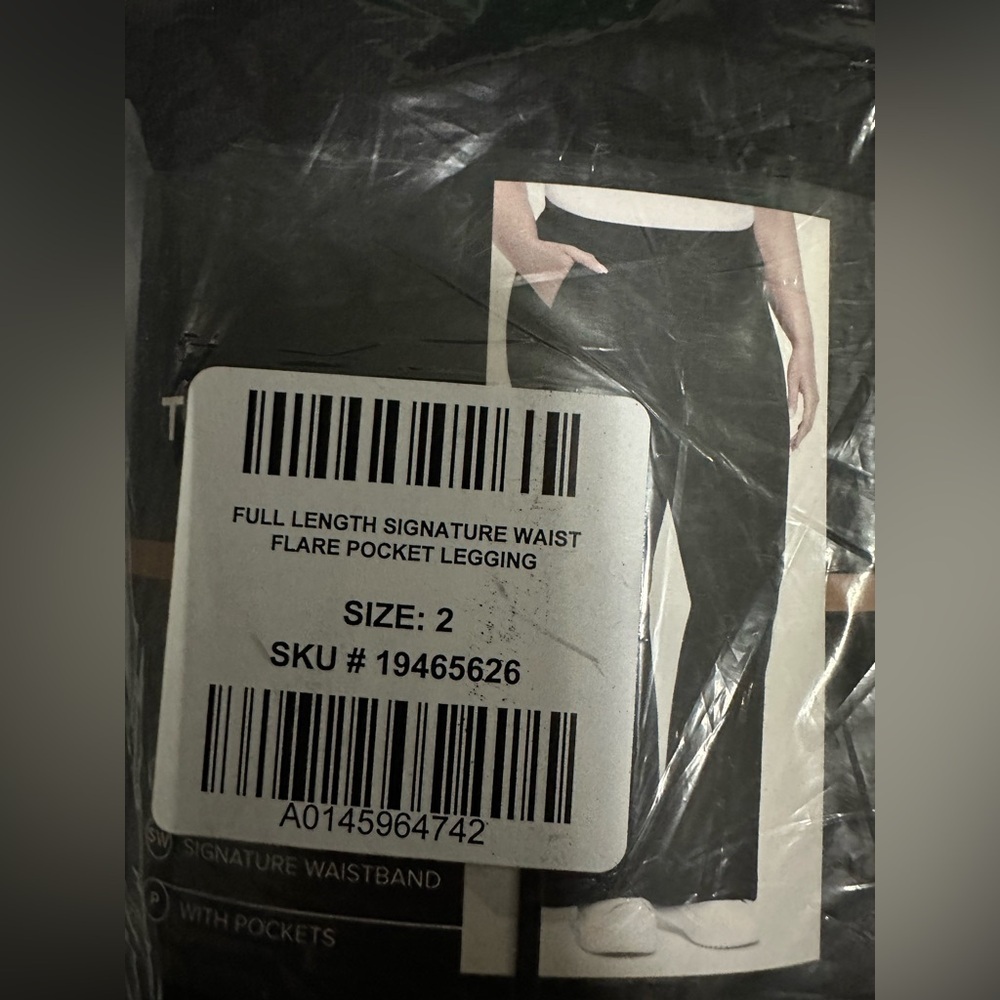 ✨ NWT ✨ Torrid: Women’s Black Full Length Flare Leggings with Pockets- Size 2 - Picture 5 of 9